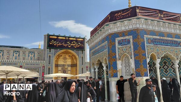 تداوم مراسم‌های عزاداری و حضور گسترده زائران در حرم مطهر رضوی 