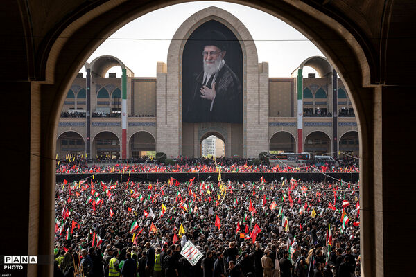 وداع با پیکر مطهر امام شهید امت در مصلای امام خمینی(ره)