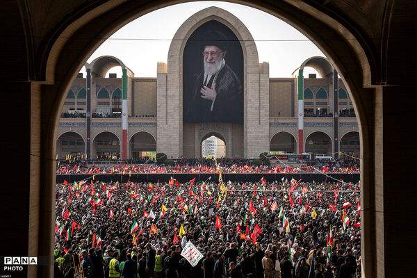 وداع با پیکر مطهر امام شهید امت در مصلای امام خمینی(ره)