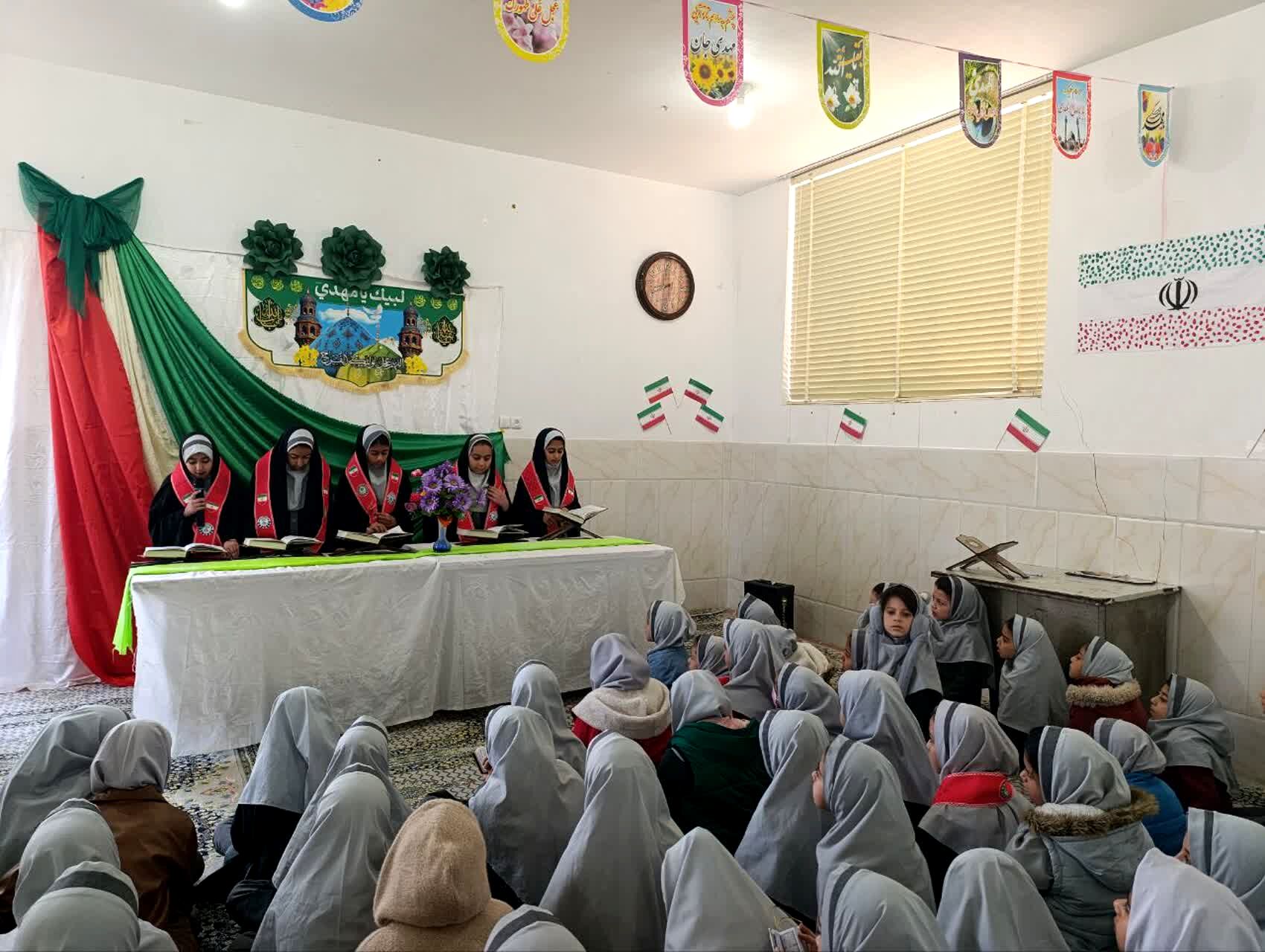 محفل نورانی قرآن در دبستان خدیجه کبری ابرکوه