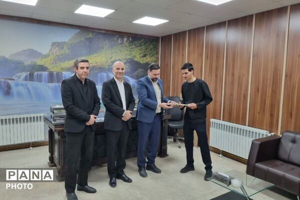 تقدیم قدردانی شهردار نسیم‌شهر از برگزیدگان پویش عکاسی «دلدادگان»