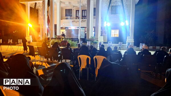  لبیک یا حسین (ع) در دبیرستان مهشید مصلی‌نژاد