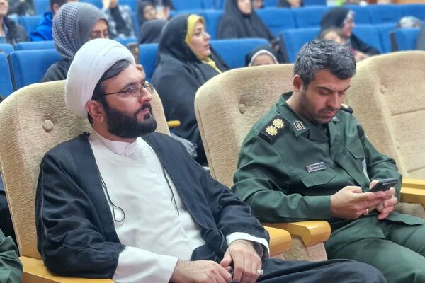 آیین تجلیل از برگزیدگان مسابقات قرآن و عترت بسیج قرچک