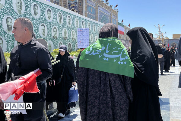 مشهد در سوگ؛ بدرقه باشکوه رهبر شهید انقلاب در جوار بارگاه رضوی