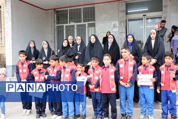 آیین بدرقه کاروان حج عمره‌ دانش‌آموزان دختر استان مرکزی