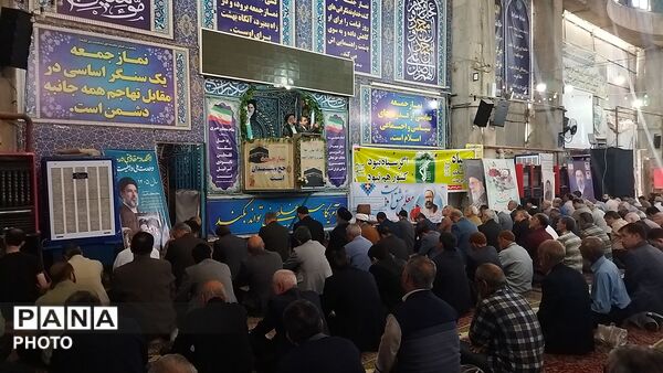از پیر تا کودک در نماز جمعه نیشابور حضور دارند-۲
