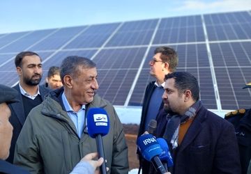 بازدید معاون اجرایی رئیس‌جمهور از نیروگاه خورشیدی ۶ مگاواتی فرودگاه ماکو