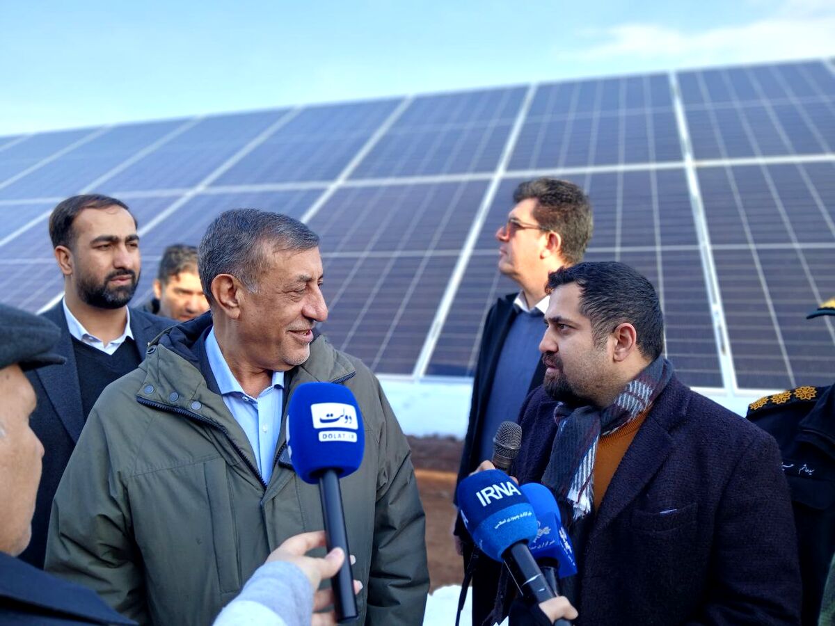 بازدید معاون اجرایی رئیس‌جمهور از نیروگاه خورشیدی ۶ مگاواتی فرودگاه ماکو