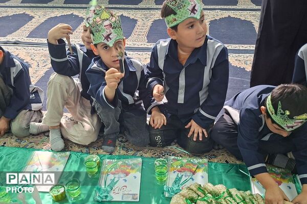 جشن قرآن کلاس‌ اولی‌ها در مدرسه شهید حاج جعفری