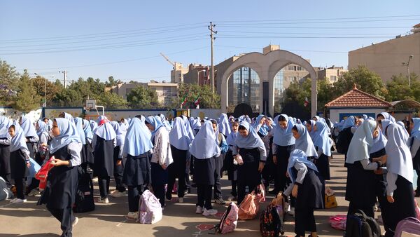 آغاز بهار تعلیم وتربیت در دبستان آرمینه مصلی نژاد ناحیه ۶