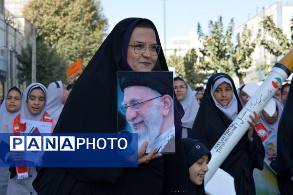 تجلی اقتدار مردم بهارستان در راهپیمایی ۱۳ آبان