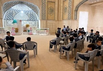 جشن آغاز یادگیری کلام وحی دانش‌آموزان آموزشگاه یاسین میبد