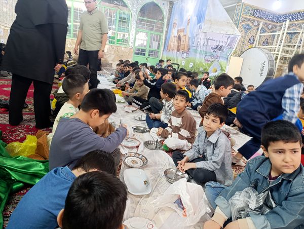 مسجد حسین‌بن‌علی (ع) میزبان لبخند دانش‌آموزان در جشن میلاد دو امام