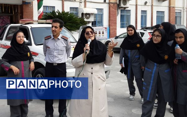 مانور آتش نشانی در دبیرستان فرزانگان قائمشهر