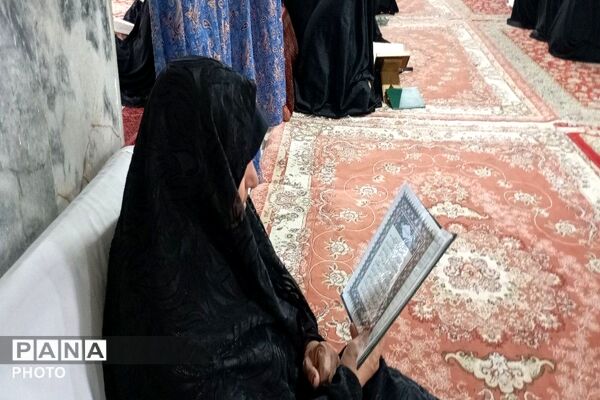 قرائت سوره فتح و اقامه نماز جماعت ظهر و عصر در مسجد جامع شهر بار