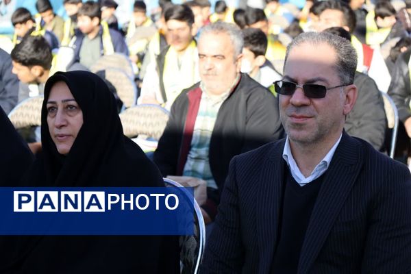 آیین نمادین نواختن «گلبانگ انقلاب اسلامی » در مدرسه احمد فتاحی ناحیه دو یزد