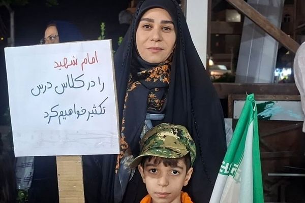 مراسم تجلیل از مقام والای معلمان در میدان نماز شهرری 