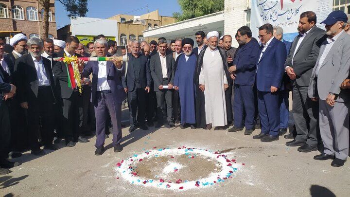 کلنگ‌زنی ۱۳ طرح آموزشی، پرورشی و ورزشی همزمان با هفته دولت در قم