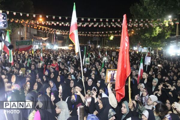 عقد سه زوج جوان در دل راهپیمایی مردمی، آغاز  زندگی مشترک با عطر همدلی و اتحاد