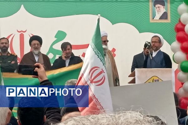 حضور اقشار مختلف مردم شهرری در راهپیمایی ۲۲ بهمن