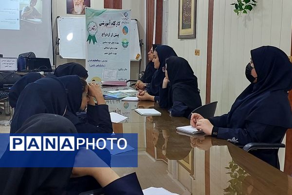 کارگاه آموزشی پیشگیری از آسیب‌های اجتماعی در دبیرستان دستغیب ناحیه 3 شیراز
