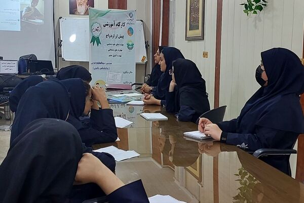 کارگاه آموزشی پیشگیری از آسیب‌های اجتماعی در دبیرستان دستغیب ناحیه 3 شیراز