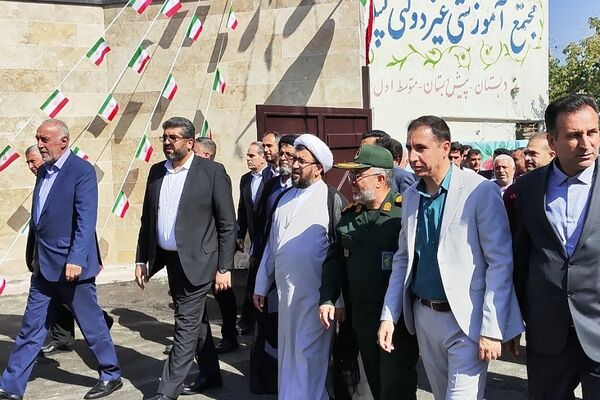 افتتاح دو مدرسه در شهرک وائین شهرستان شهریار توسط استاندار 