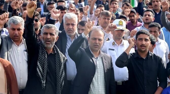 حضور پرشور نوجوانان قلعه‌گنج در راهپیمایی ۲۲ بهمن