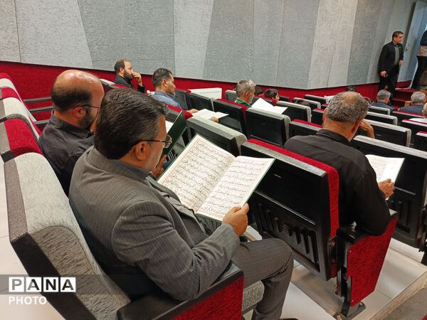 مراسم بزرگداشت رهبر شهید در دبیرستان فرزانگان ۴ در ناحیه یک مشهد  
