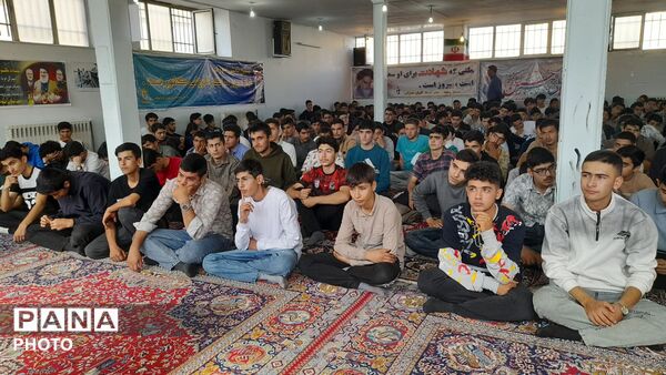 یادواره شهدای فرهنگی و دانش‌آموزی در دبیرستان آیت‌الله ملکوتی سراب