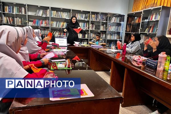 کارگاه «خلاقیت و شادی با اوریگامی» در پژوهش‌سرای دانش‌آموزی کاوش کهریزک 