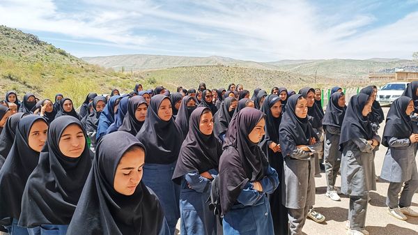 نواخته شدن زنگ سلامت در دبیرستان الزهرا شهرستان مارگون