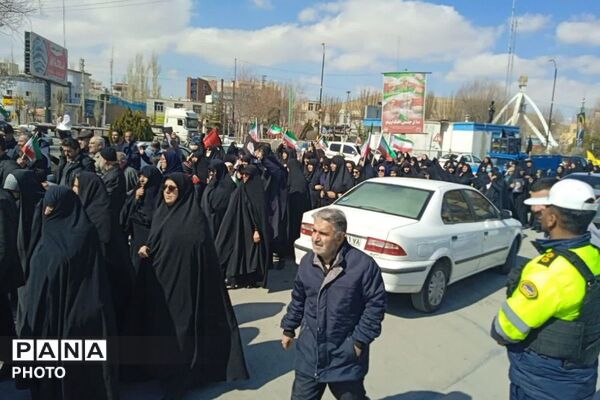 تجمع مردم فیروزکوه در خون‌خواهی امام امت در نماز جمعه