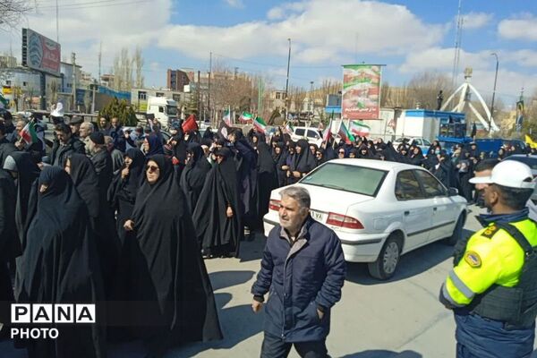 تجمع مردم فیروزکوه در خون‌خواهی امام امت در نماز جمعه