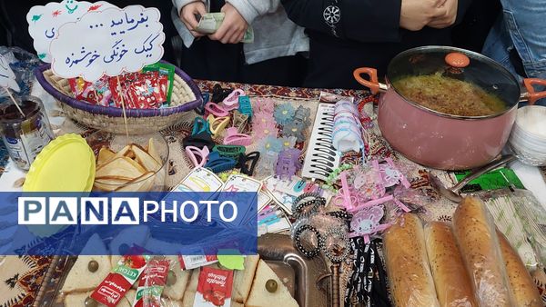  برگزاری بازارچه کسب‌و‌کار  در دبیرستان فرزانگان یک