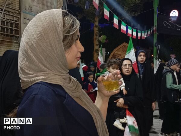 فعالیت موکب چایخانه حضرت زهرا(س)  در حسینیه امام خمینی نیشابور 