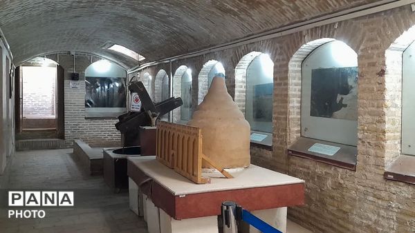 بازدید آموزشی دانش‌آموزان دبیرستان امام خمینی (ره) از موزه آب و طرح داناب