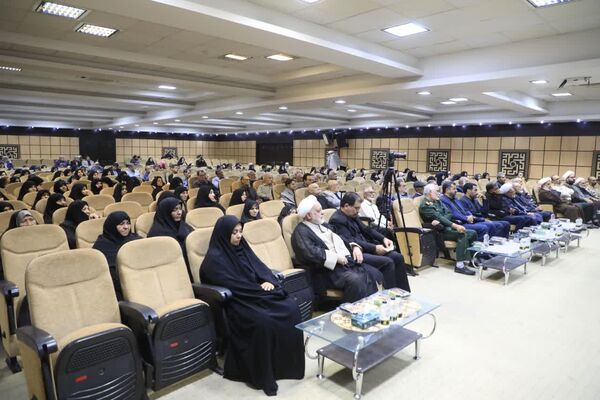 جلسه گرامیداشت و تجلیل از پدران و مادران شهدا 
