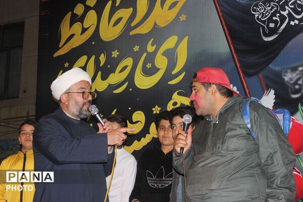 «پاتوق نوجوان مبارز»؛ شور نوجوانی و حال‌وهوای انقلابی در میدان امام خمینی(ره) مرند