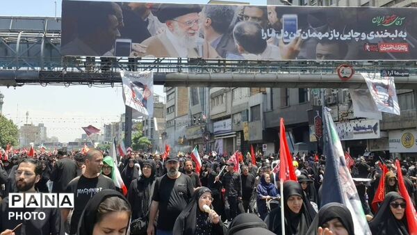 تهران در قاب بدرقه؛ روایت دانش‌آموزان از وداعی که در تاریخ ماند