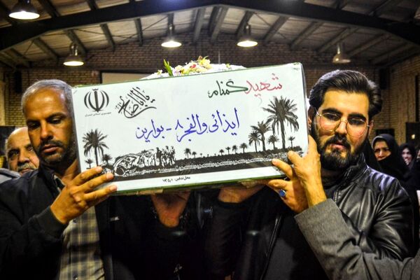 مراسم اکران فیلم سینمایی مجنون در دبیرستان کوثر شهر رباط‌سنگ