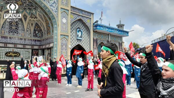 تشییع نمادین رهبر شهید