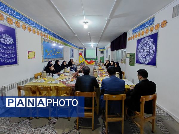 جلسه  مدیران متوسطه اول مدارس در دبیرستان شهرآرا دو