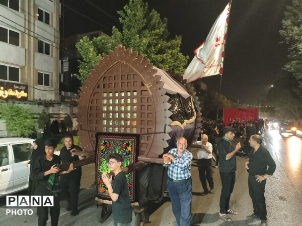 کاروان‌های عزاداری شب شهادت امام سجاد(ع) در سراسر اصفهان به حرکت درآمد