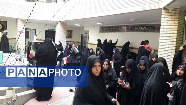 دانش‌آموزان هنرستان فاطمیه از شهید گمنام استقبال کردند