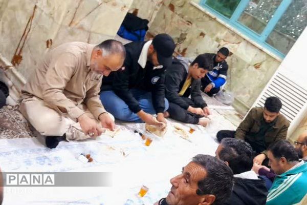 آیین افطاری ماه مبارک رمضان در امامزاده عمادالدین رباط‌کریم