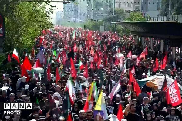 اشک‌ها و بغض‌های میلیونی در مسیر تشییع پیکر مطهر رهبر شهید