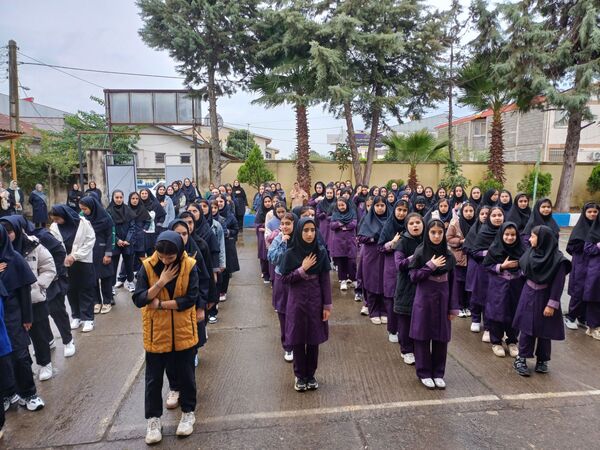 صبحگاه تشکیلاتی در مدرسه شبخ فضل الله نوری کومله