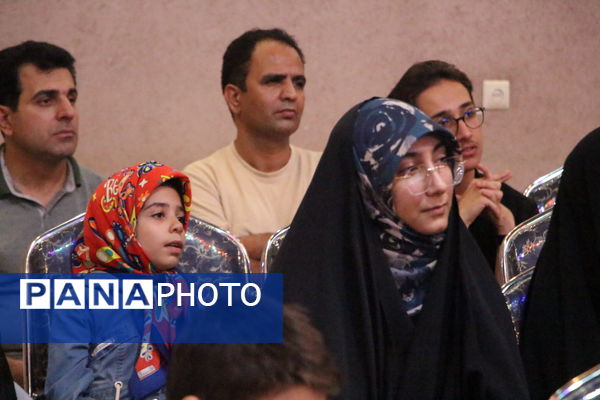 محفل شعر در سازمان دانش‌آموزی یزد 