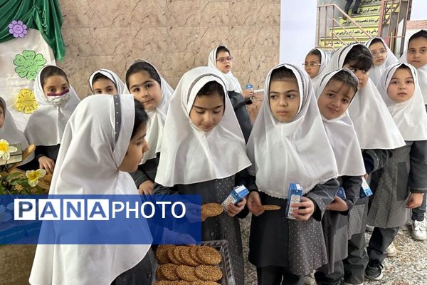 کودکان غرفه‌داران جشن میلاد موعود